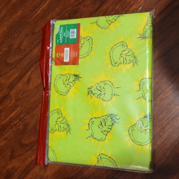 Grinch table cloth 52 x 70 inches new - Picture 2 of 7